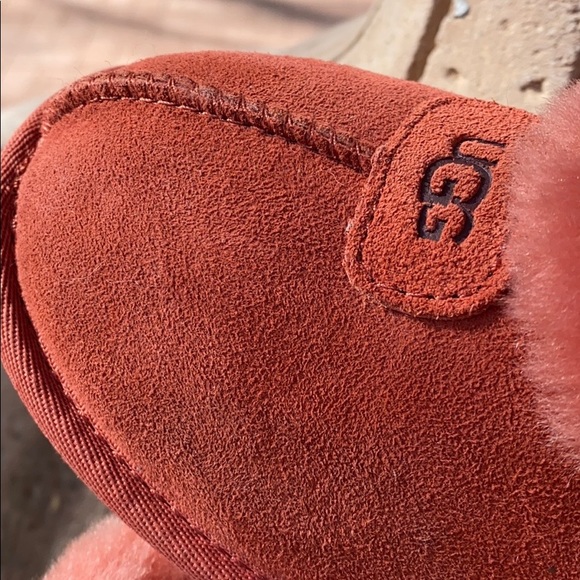 UGG - Picture 2 of 13